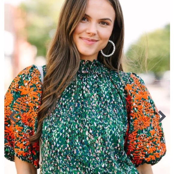 THML Tops - BNWT size L Avara top w embroidered sleeves